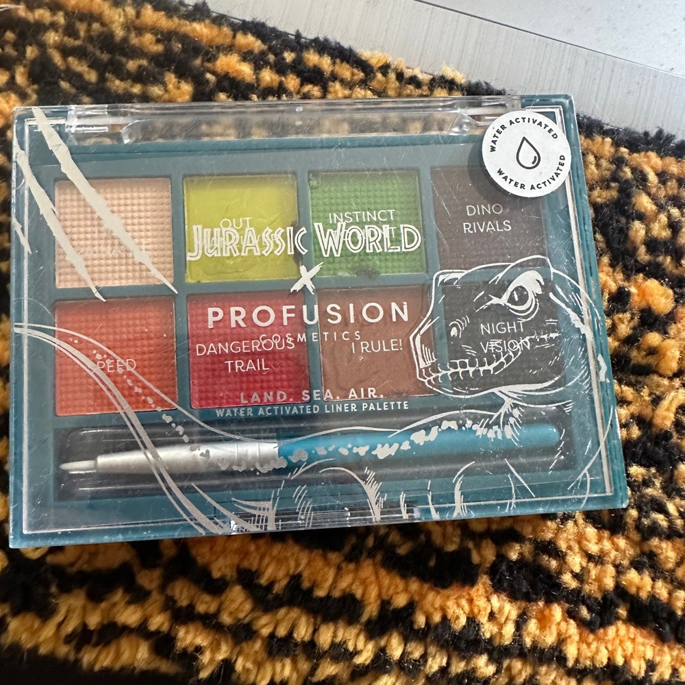 Profusion x Jurassic World Land Sea Air Water Activated Liner Palette FPA022